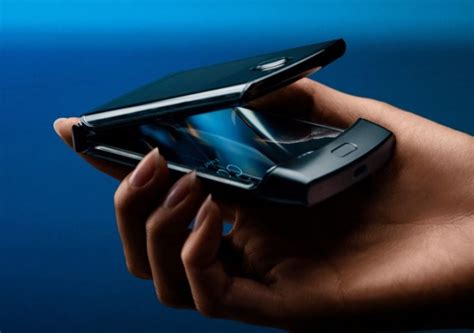 Официально представлен раскладной смартфон Motorola Razr ...
