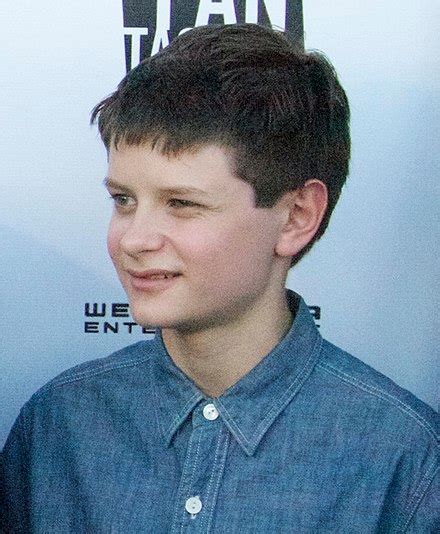 Charlie Tahan - Wikipedia