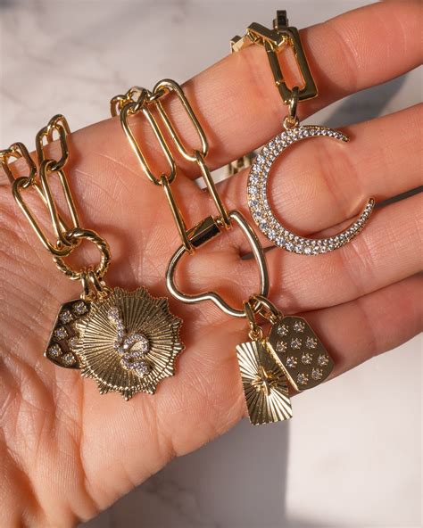 Frankie charm holder – five and two jewelry