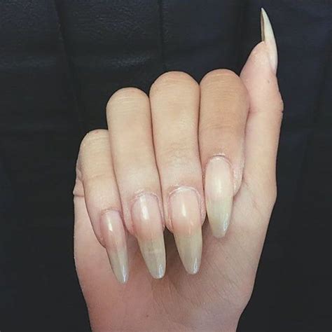 These are the beautiful natural nails of the gorgeous @deeaa_m I love ...