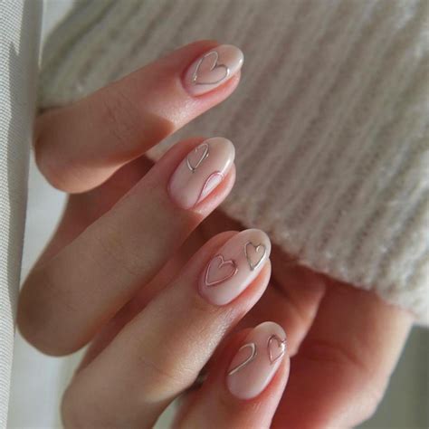 Ставим лайк: 10 самых модных весенних маникюров на короткие ногти | theGirl