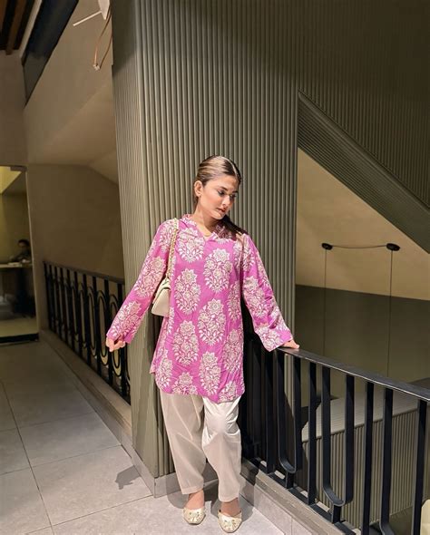 𝘔𝘦𝘳𝘢𝘭 𝘬𝘩𝘢𝘯 🕊️ | Living my desi girl fantasy 🪞🕊️🩷🌸🤍 | Instagram