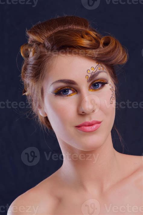 Beautiful Woman Luxury Makeup 10670319 Stock Photo at Vecteezy