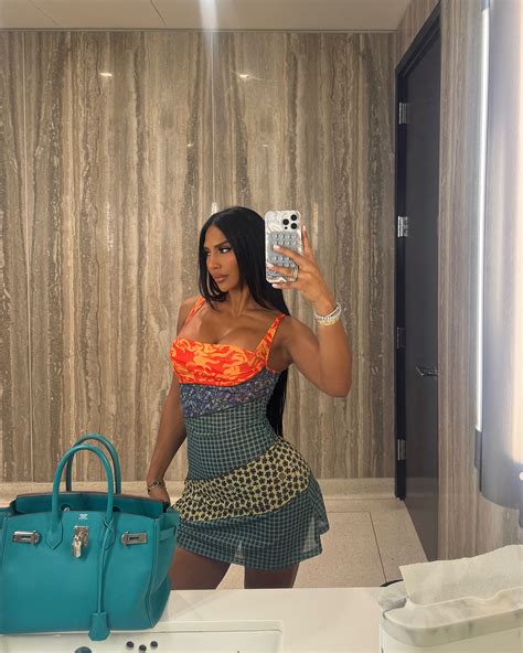 Gallienne Nabila | Dream girl in her dream world 🌎 | Instagram