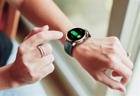 Honor Watch 4 Pro kombiniert Edelstahl-Gehäuse mit GPS, NFC, eSIM und ...