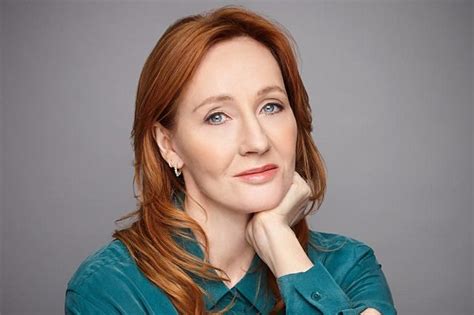 20 Popular Book Authors And Their Favorite Books | mobilityarena