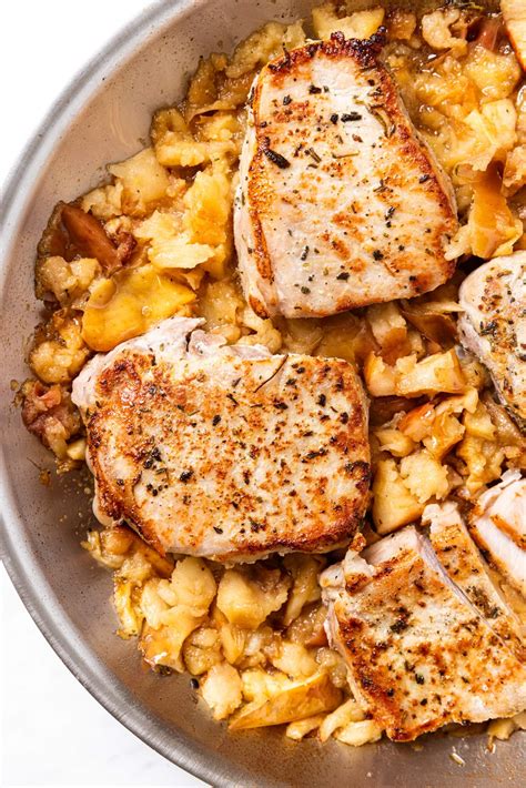 Pork Chops with Quick Applesauce - Wyse Guide