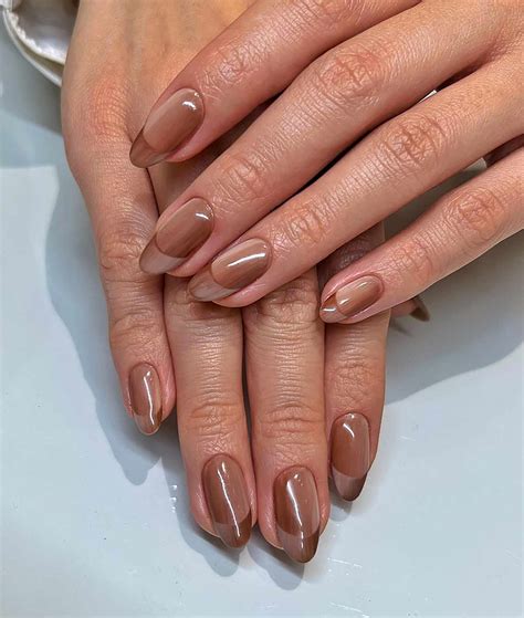 How to Get the Chocolate-Milk Nail Trend