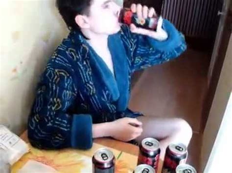 Чел пьёт ягу - YouTube