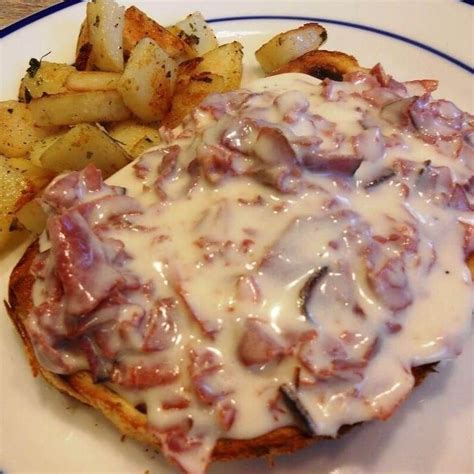 Minced Beef with Cream on Toast - TINSUF