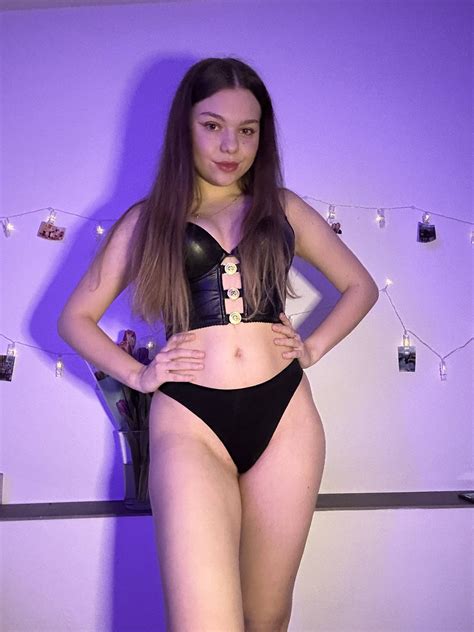 want your head between these thighs... : r/GoneErotic