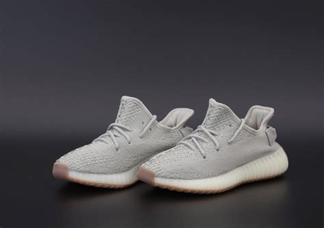 Кроссовки Adidas Yeezy Boost 350 V2, кроссовки адидас изи буст 350 в2 ...