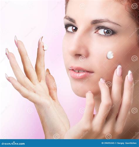 Crema Naturale Per Il Fronte Della Pelle Di Cura Immagine Stock ...