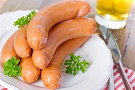 Sausage, Wiener, Frankfurter: A Closer Look at Different Varieties of Hot Dogs — Yummy Dogs