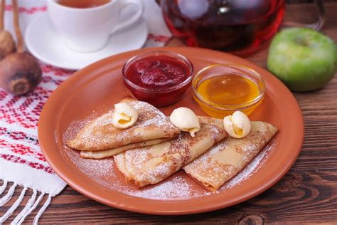 Блинчики с мёдом, сгущёнкой или вареньем (клубничным, малиновым ...