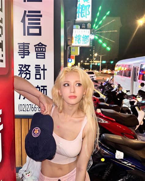 Jeon Somi Live Stream Video and Photos 07/04/2023 • CelebMafia