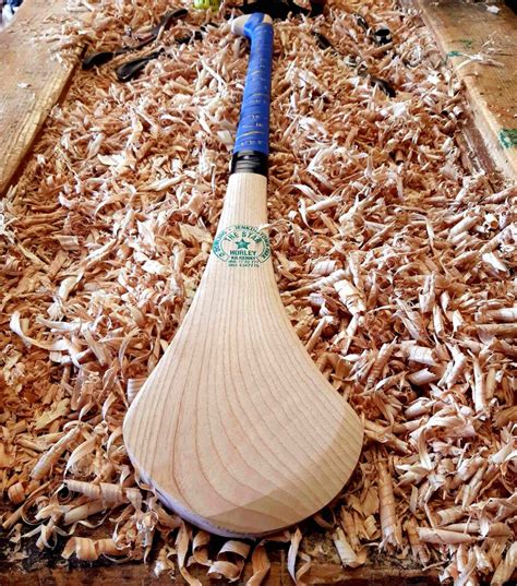 tipperary style hurl generally flows straight
