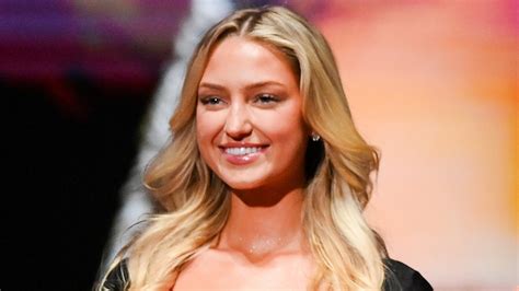 Viral ring girl Sydney Thomas reveals Jake Paul message before ...