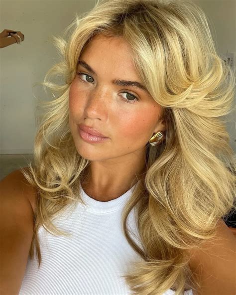 Luna and James: Travel Vloggers Who Invited You into Their Bedroom