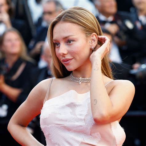 Ester Expósito y Alejandro Speitzer: el hilo de Twitter que revela su