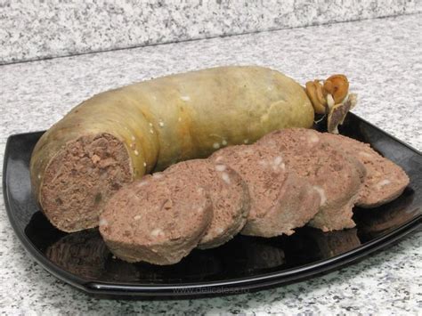 Lebăr de casă | Recipe | Romanian food, Savoury food, Cured meats