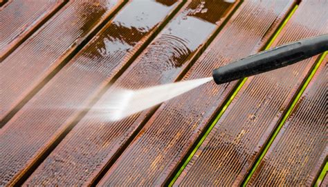 cose la polvere gialla spuntata sui balconi  milano