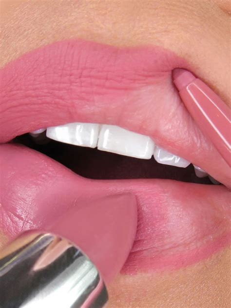 Is This the Winky Lux Lipstick Behind Pokimane's Nude Lip Look? - md0vbz1