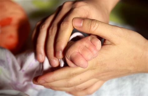 baby-hands-1 | Fair Start Movement