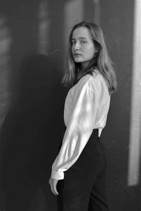 Фотография | Позы моделей, Модные позы, Женские позы