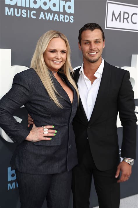 Fans defend Miranda Lambert against body shamers