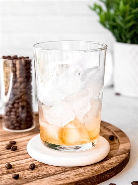 Iced Caramel Macchiato (Starbucks Copycat) - coffeecopycat.com