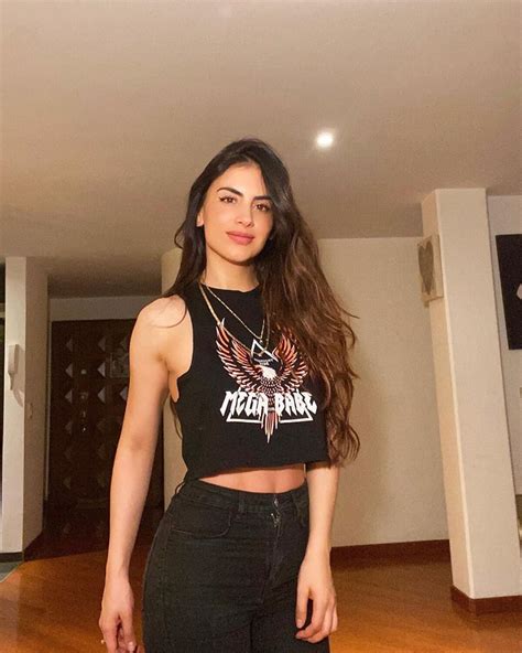 Con foto en bikini, Jessica Cediel anuncia a sus fans que ya superó el