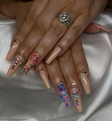 20 Celebrate Summer with Fiesta-inspired Nail Art Designs : Fiesta Nude ...