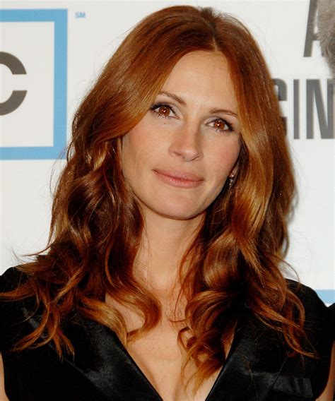 Julia Roberts Debuts New Blonde Look, Inspiring Hair Trends