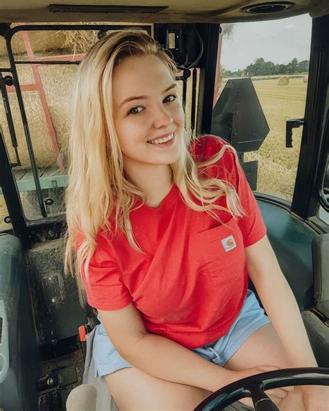 Farmer Girls | Farm tractor 🚜🚜 | Facebook