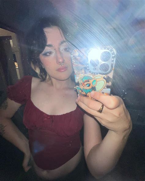 Izzzyzzz 🦈 | On a red shirt type vibe tonight !!!! 😁😁😁😁💯💯 (featuring