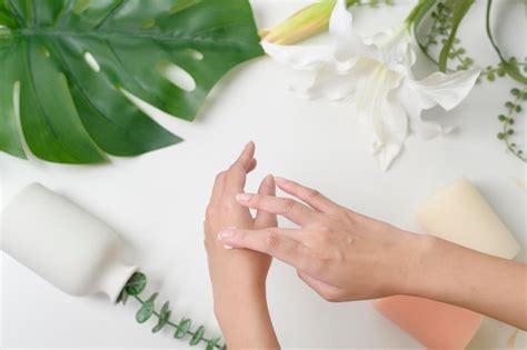 Premium Photo | A close up hand of applying moisturizing cream skincare ...