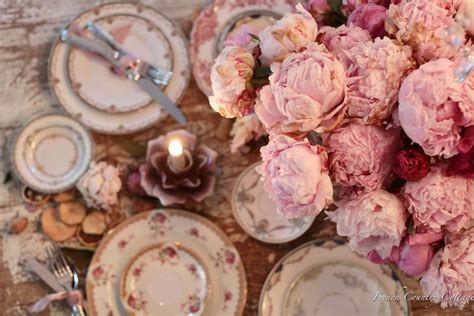 Beautiful Vintage Inspired Floral Wallpaper - French Country Cottage