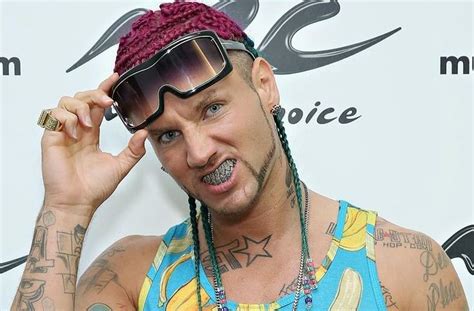 15 Best White Rappers of All Time - Singersroom.com