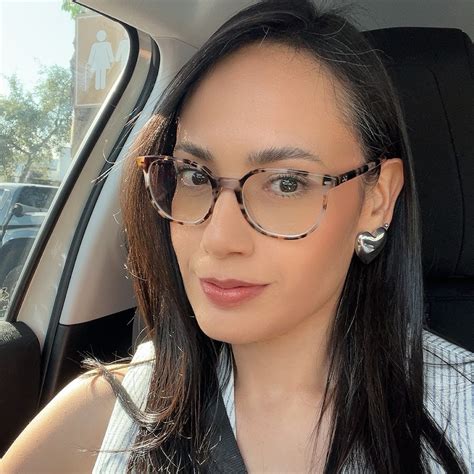 Stefania Andrade Resende - Stefania Andrade - YouTube