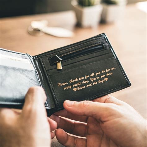 Critics bash the quality of a famous brand personalized wallet 4