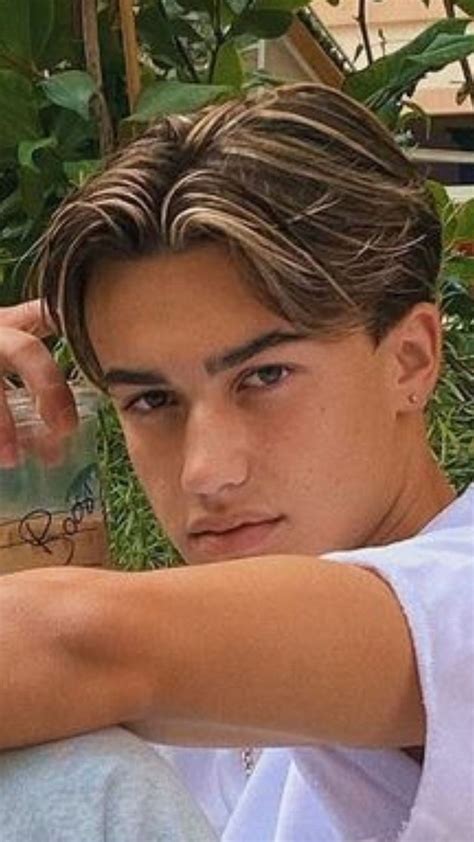 Middle Part Hairstyles Men, Young Men Haircuts, Teen Boy Hairstyles ...
