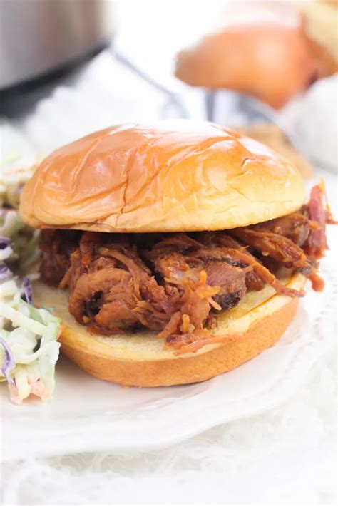 how to make pulled pork in a crock pot