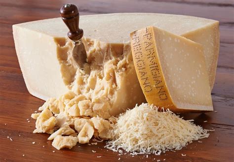 Protecting parmesan from counterfeiting: edible microchips - Pictolic