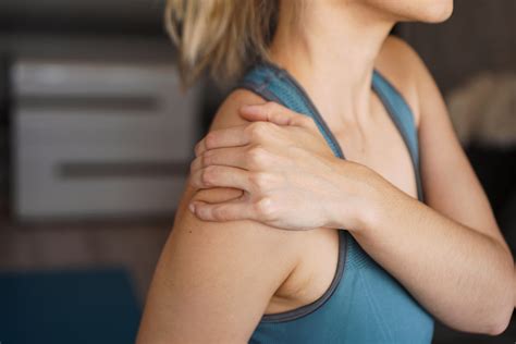 Frozen Shoulder - Symptoms, Causes, Diagnosis, Treatment