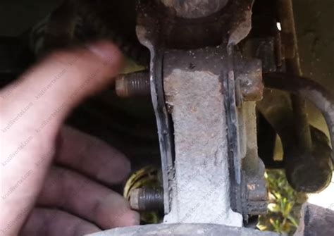 Замена стойки передней подвески Hyundai Getz