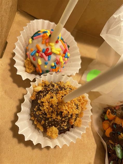 VG Donuts & Bakery, California | Roadtrippers