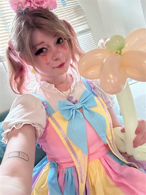 Nica (@realfrogg) • Instagram photos and videos