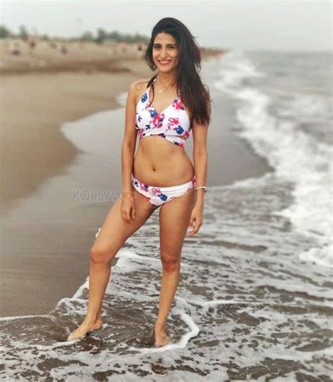 Aahana Kumra Sexy Bikini Photos 03 (218225) | Kollywood Zone