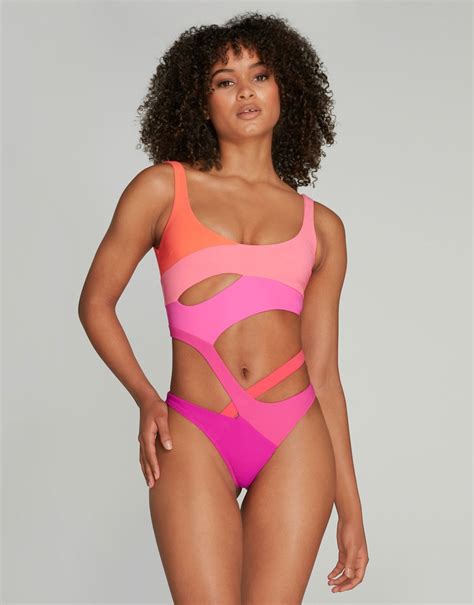 Розовые плавки купальника Izaro Agent Provocateur – купить за 15 400 р.